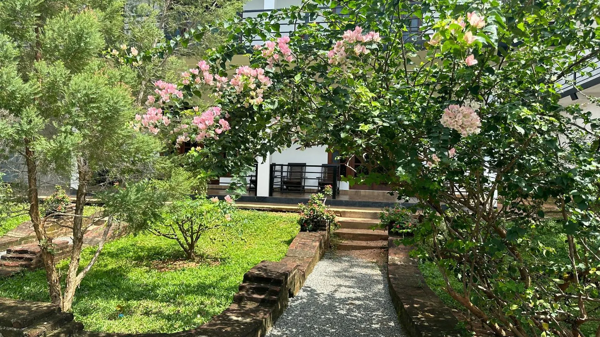 Into The Wild Sigiriya Hotel